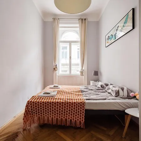 شقة Bright & Grand With 4 Bedrooms By New York Cafe *