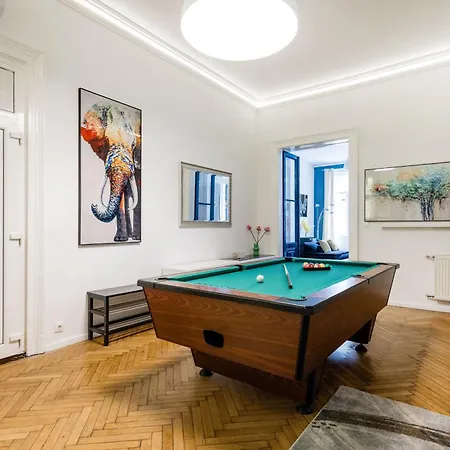 شقة Bright & Grand With 4 Bedrooms By New York Cafe