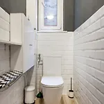 W - 4br Near New York Cafe - Pool Table - Sleeps 9 Lejlighed