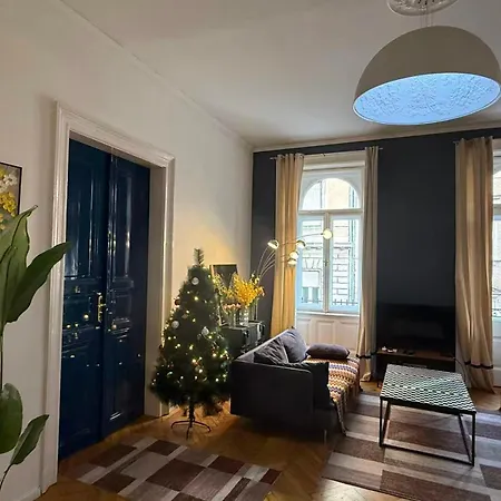 Bright & Grand With 4 Bedrooms By New York Cafe * Budapešť