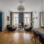 Apartamento W - 4br Near New York Cafe - Pool Table - Sleeps 9 Budapeste