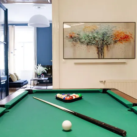 W - 4br Near New York Cafe - Pool Table - Sleeps 9 아파트 부다페스트