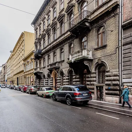 Bright & Grand With 4 Bedrooms By New York Cafe Appartement *