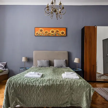 Appartement Bright & Grand With 4 Bedrooms By New York Cafe *