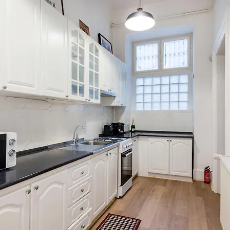 Bright & Grand With 4 Bedrooms By New York Cafe Apartamento Budapeste