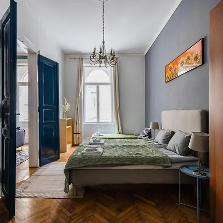 Apartamento Bright & Grand With 4 Bedrooms By New York Cafe *