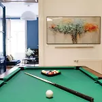 W - 4br Near New York Café - Pool Table - Sleeps 9 Appartement Budapest
